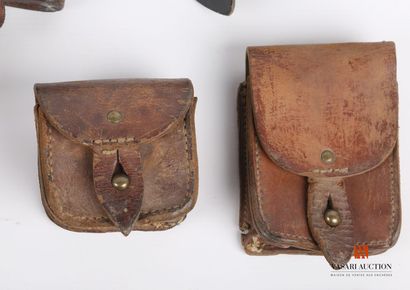 null Cartridge belt model 1882 (2 specimens, repairs), compass case, half cartridge...