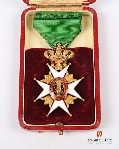 null Suède : Ordre de Wasa, fondé en 1772, étoile de chevalier, croix émaillée 40...