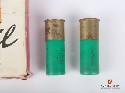 null Ammunition float: 33 rounds of 12 gauge ammunition, 15 rounds of 32 gauge ammunition...