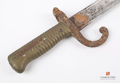 null Chassepot bayonet model 1886, yatagan blade, marked on the back of the Manufacture...