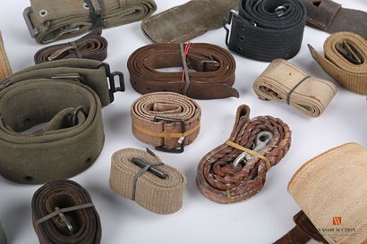 null Set of military belts, brelage pieces, military belts, 2 Italian bayonet sword...