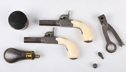 null Pair of percussion cap pistols, luxury model with forced bullet, round Damascus...