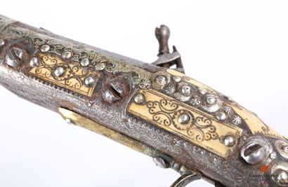 null Flintlock pistol, barrel with sides then round of 31 cm, punched and tromblonné...