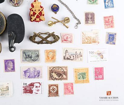 null 79 timbres français et étrangers toutes époques, boussole marquée 10-44 US Army...