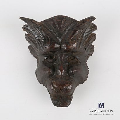 null Carved natural wood subject representing a head of faun.

(slight wear).

Height...
