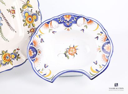  ROUEN 
Lot including a serving dish of oval shape in polychrome earthenware decorated...