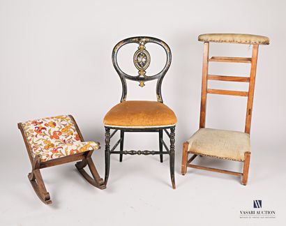 Lot including a chair in molded natural wood,...
