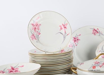 null Partie de service de table en porcelaine blanche à décor d'iris rose et filet...
