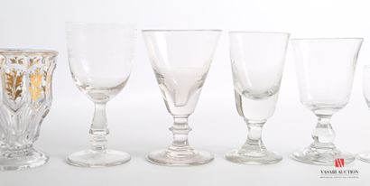 null Lot of five glasses and a crystal vase with cut sides and gold highlights with...