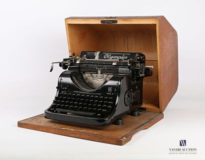 OLYMPIA 
Typewriter in black lacquered metal...
