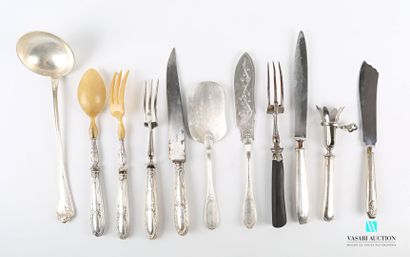 null Lot in metal and silver plated metal including a cutlery for salad, the handles...