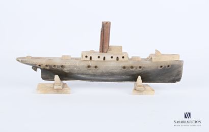 null Model of an ocean liner in alabaster and hard stones.

(accidents and missing...