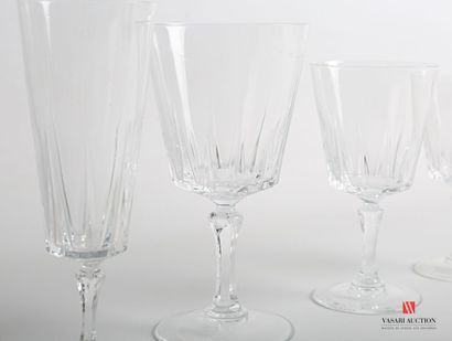 null CRYSTAL OF ARQUES

Service of cut crystal glasses including ten water glasses...