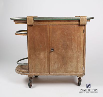 null Sideboard in natural wood and wood veneer, the tray of semi-oblong shape topped...