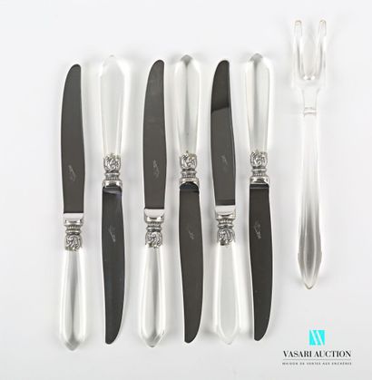 Suite of six table knives, the handle in...