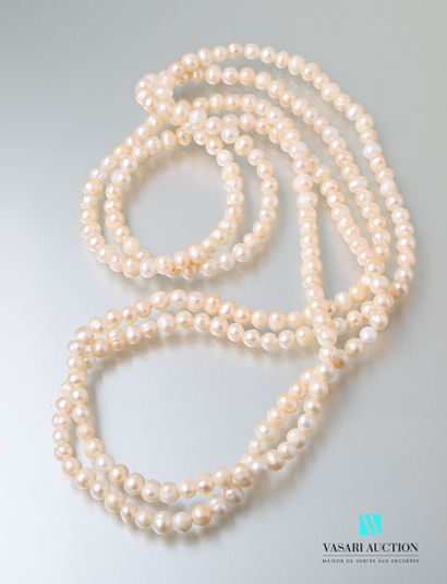 Long necklace decorated with freshwater pearls....