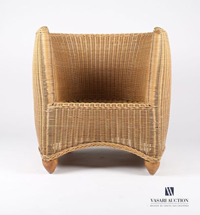 null Basket armchair in woven wicker, it rests on four wooden feet of ovoid form.

20th...