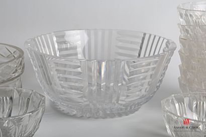 null Crystal set including a salad bowl decorated with vertical and horizontal ribs...