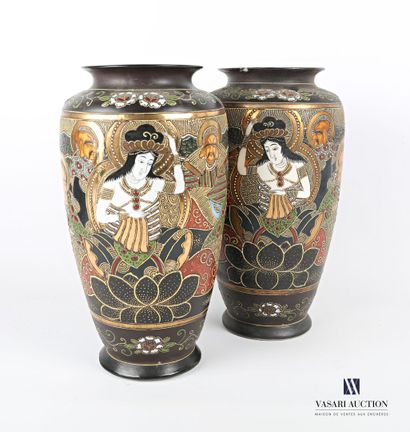 null JAPAN 

Pair of porcelain vases with Satsuma decoration of geishas and sages...