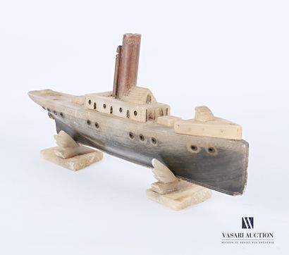 null Model of an ocean liner in alabaster and hard stones.

(accidents and missing...