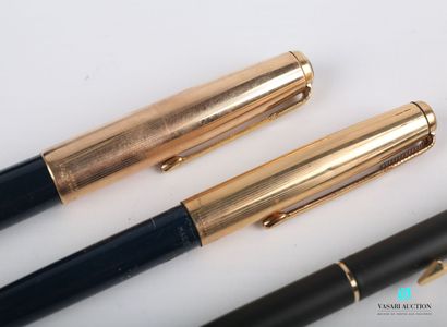 null PARKER

Lot including a black resin ballpoint pen and pencil in their original...