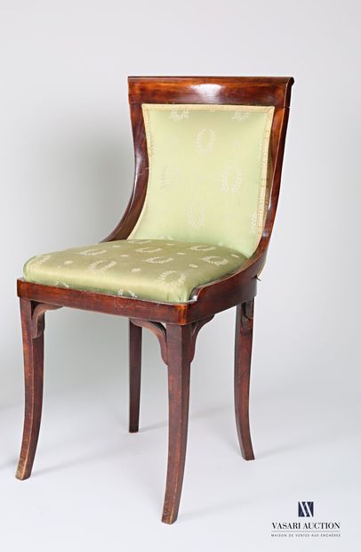 null Pair of stained and varnished wood chairs with curved back, they rest on four...