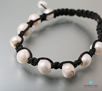 null Shamballa bracelet decorated with fresh water pearls on black cotton cord