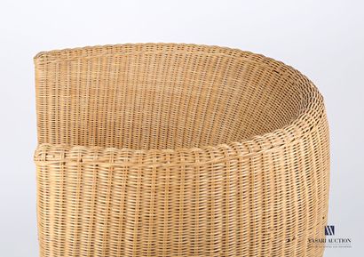 null Basket armchair in woven wicker, it rests on four wooden feet of ovoid form.

20th...