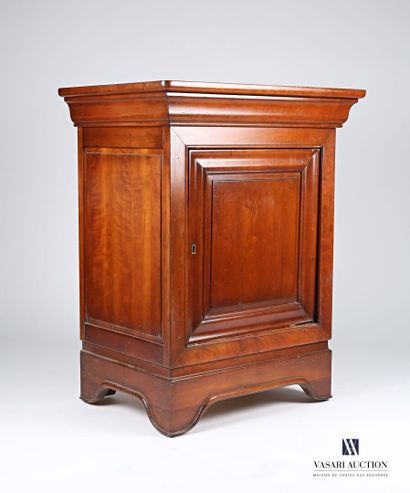 null Jam cupboard in moulded cherry wood, it opens in front of a drawer in belt and...