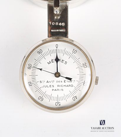 null Anenometer with hand count-seconds, out of metal and glass, it presents a graduated...