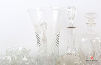 null Glass lot comprising a part of glass service including eight wine glasses (Height:...