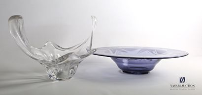 null Lot including a free-form molded crystal cup (Height : 24 cm - Length : 65 cm)...