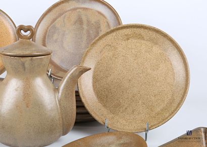 null Part of stoneware service including seven dinner plates (Diam.: 22 cm), eight...