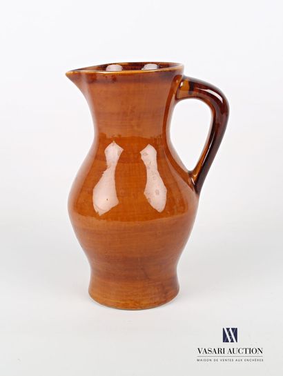 null SAINT-CLEMENT 

Earthenware pitcher of baluster shape and brown color. Mark...