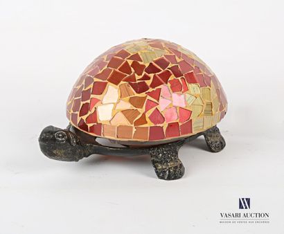 null Lampe en bronze et verre traité en opus musivum figurant une tortue en marche....