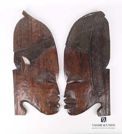 null AFRIQUE ANTIQUE

Paire de sujets d'applique en bois sculpté représentant un...