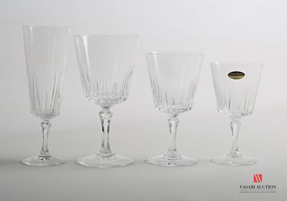 null CRYSTAL OF ARQUES

Service of cut crystal glasses including ten water glasses...