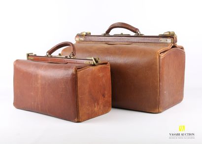 null Two medicine cases in fawn leather, they discover two interior pockets

First...