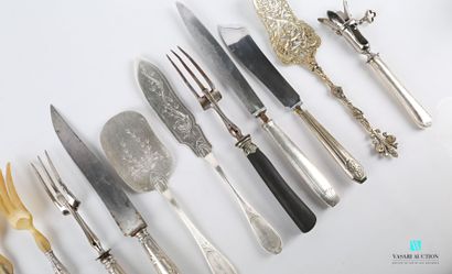 null Lot in metal and silver plated metal including a cutlery for salad, the handles...