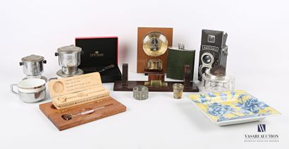 null Lot including a metal flask sheathed with green leather, a wood and brass photo...
