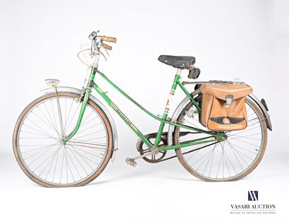 null Peugeot bike in green metal with two panniers with flaps.

Sold as is

Height...