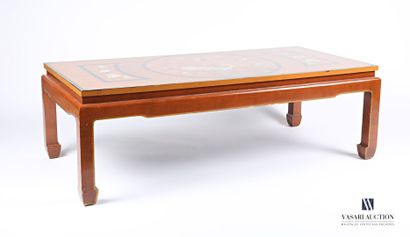 null Table basse en bois naturel, le plateau de forme rectangulaire à décor d'un...