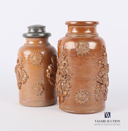 null BEAUVAIS

Suite of two stoneware tobacco jars of bottle shape, the lid with...