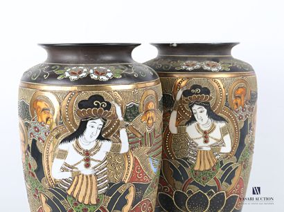 null JAPAN 

Pair of porcelain vases with Satsuma decoration of geishas and sages...