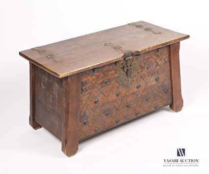 null Natural wood chest, the front decorated with crosses centered with metal buttons,...