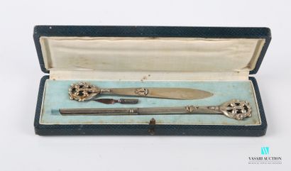 null Metal writing set in a case including a letter opener, a nib and its holder...