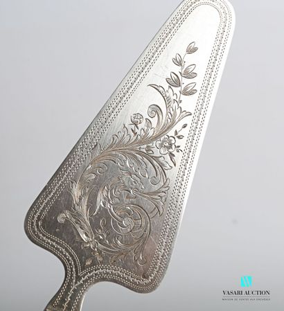 null Silver pie server, the handle filled with scrolls, waves and acanthus leaves,...