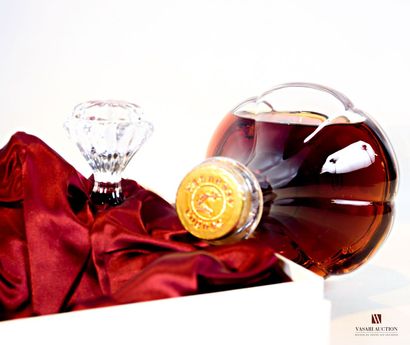 null 1 decanter Cognac HENNESSY 220th Anniversary 1765 - 1985

	Produced at 1500...