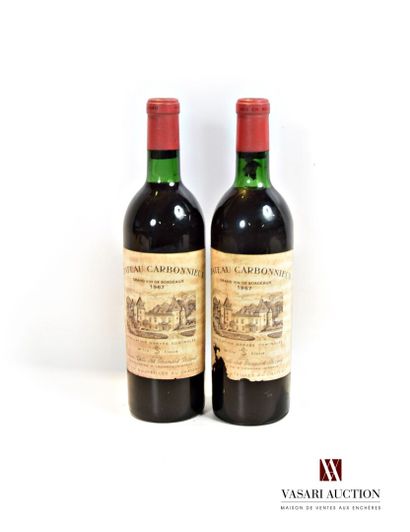 null 2 bottles Château CARBONNIEUX Graves GCC 1967

	Stained (1 torn); N : 1 bottom...