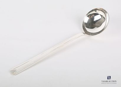 null Ladle in silver plated metal, the handle decorated with nets finished by stripes...